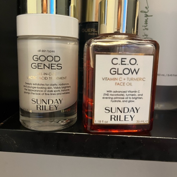 Sunday Riley C.E.O. Glow Vitamin C & Turmeric Face Oil - Picture 6 of 6